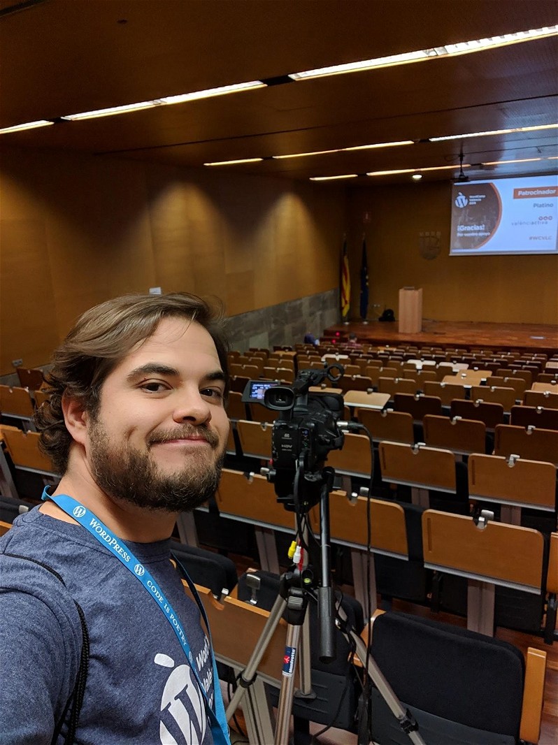 Vicent como voluntario en WordCamp Valencia 2019
